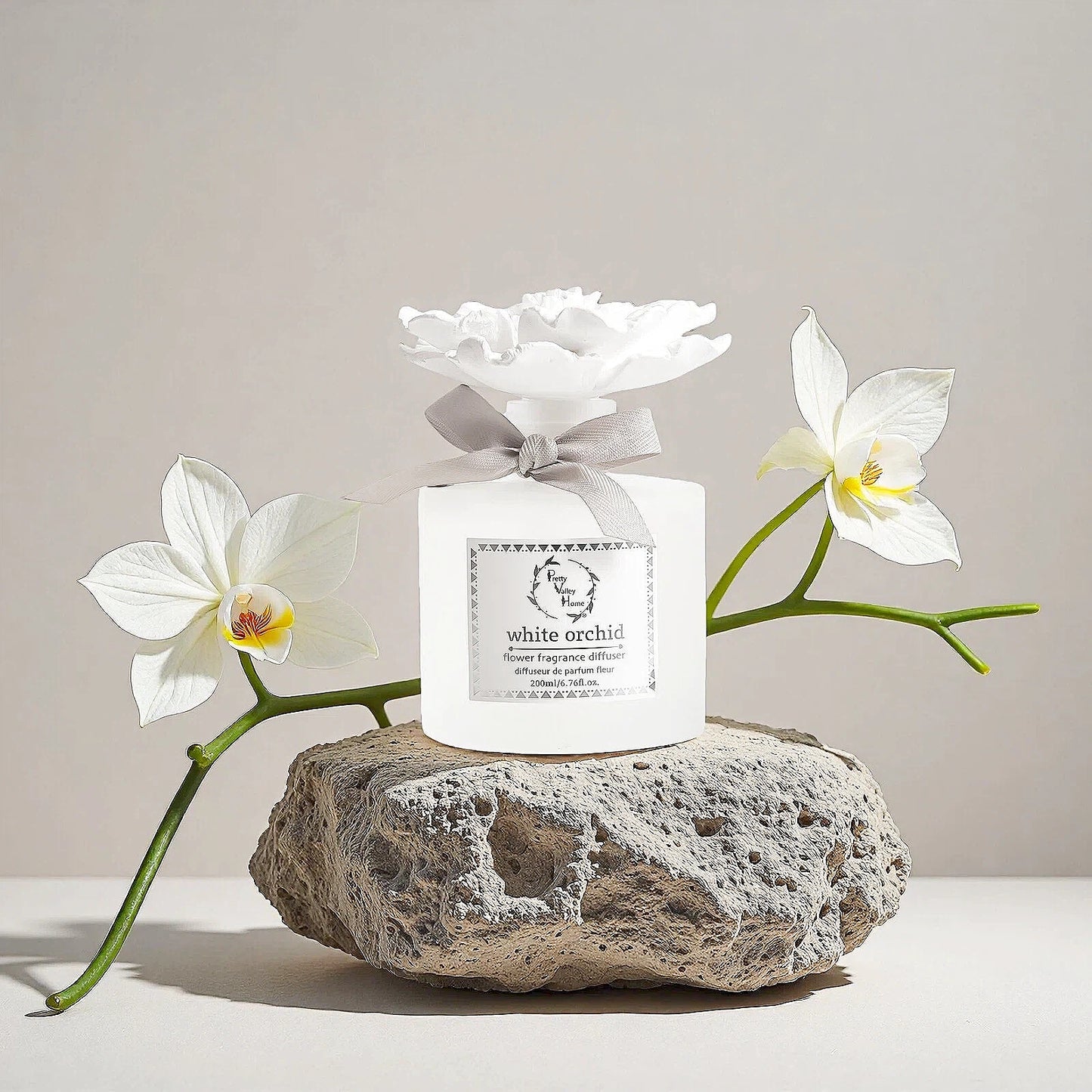 Pretty Valley Home White Ceramic Flower Diffuser Gift Set – White Orchid Scent, 200ml Handmade Home Fragrance & Luxury Gift for Her