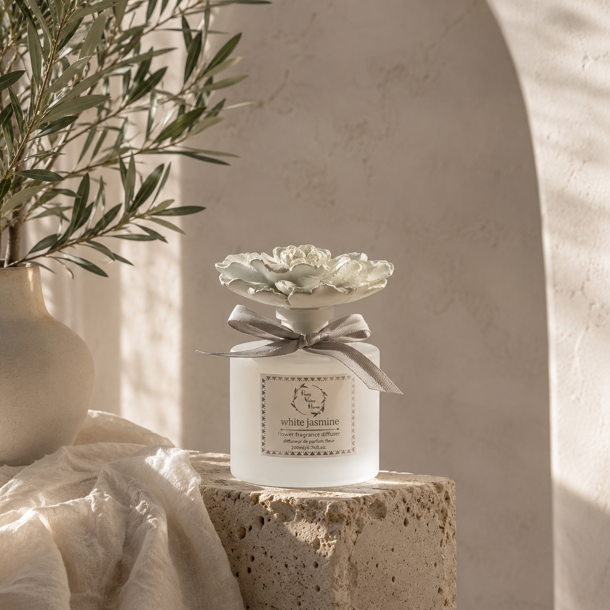 Pretty Valley Home Light Green Ceramic Flower Diffuser Gift Set – White Jasmine Scent, 200ml Handmade Home Fragrance & Elegant Gift for Her